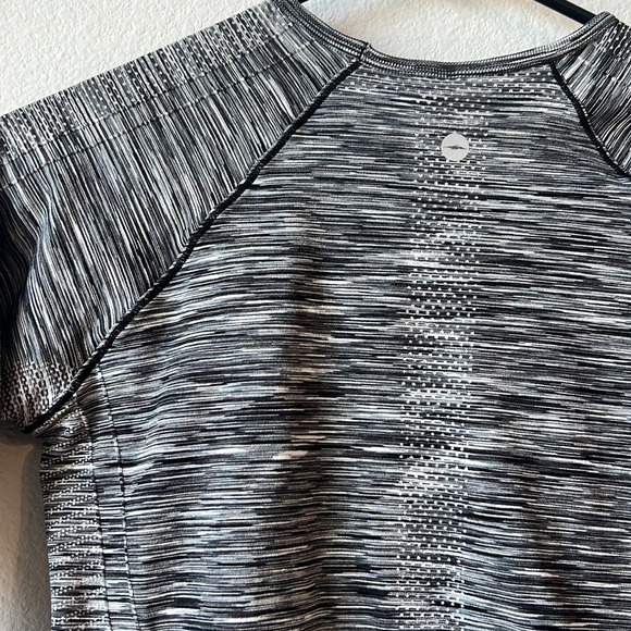 Avia Active Shirt - Girls L 10-12 - Picture 5 of 5